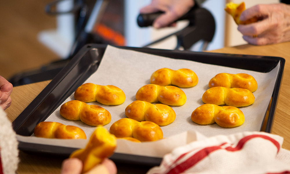 Vi bakar mumsiga lussebullar